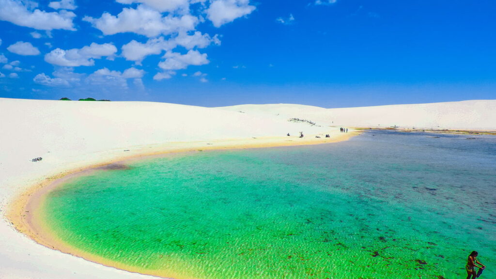 Você Precisa Conhecer os Lençóis Maranhenses: Um Paraíso de Dunas e Lagoas