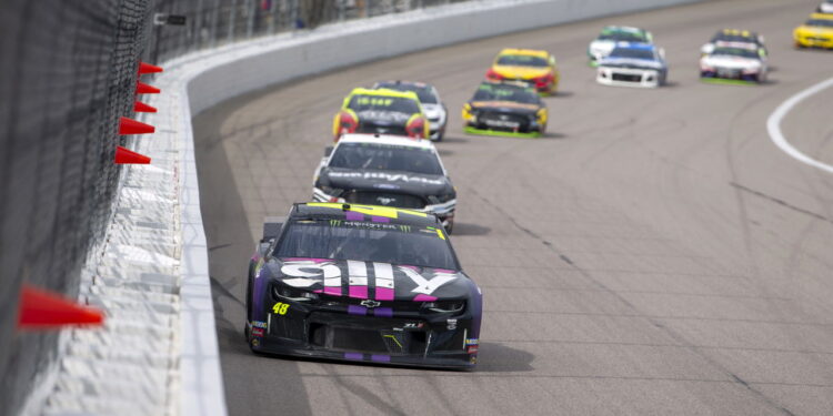 Ex- piloto da Fórmula 1 renova com a TMG e mira o título na Stock Car 2025