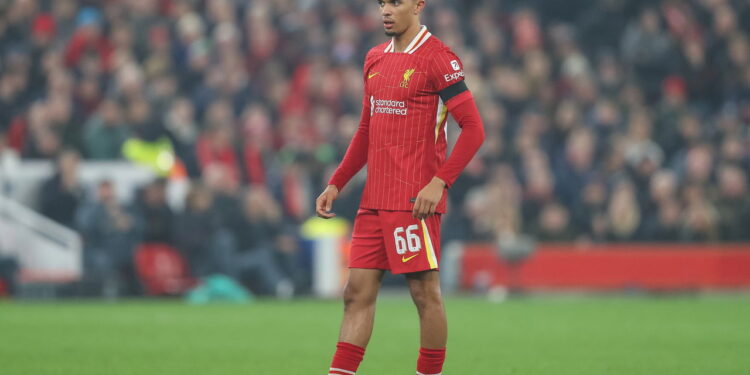Ídolos do Liverpool criticam negociação de Alexander-Arnold com o Real Madrid