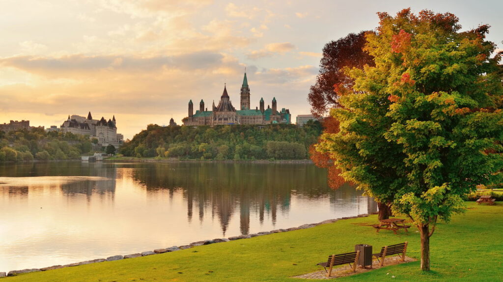 Conheça a elegante capital do Canadá que encanta em todas as estações