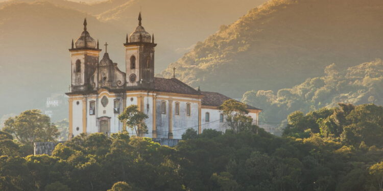 Cidade no interior mineiro encanta com qualidade de vida em meio às montanhas