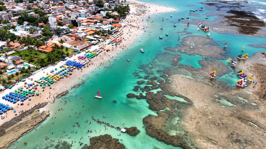 Essa vila em Pernambuco tem piscinas naturais tão lindas que parecem irreais