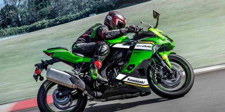 Kawasaki e sua super esportiva que é o sonho de muitos: ZX-4R e sua incrível tecnologia!