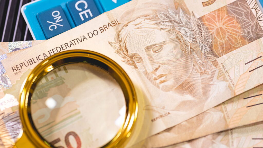 Você sabia que sua família pode receber R$ 800 de auxílio para aliviar as contas?