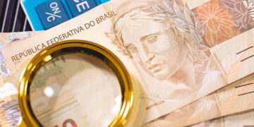 Você sabia que sua família pode receber R$ 800 de auxílio para aliviar as contas?
