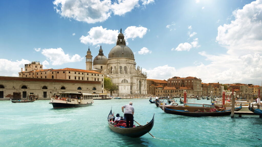 Cidade que flutua sobre as águas impressiona todos os turistas