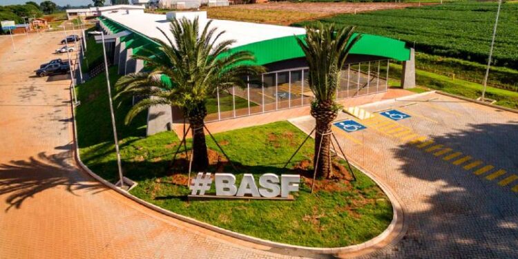 Basf capta R$ 800 milhões em FIDC para ampliar crédito ao agro