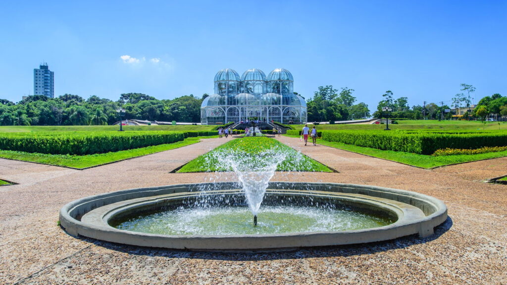 Como o Jardim Botânico de Curitiba impulsiona o turismo sustentável e a economia local!