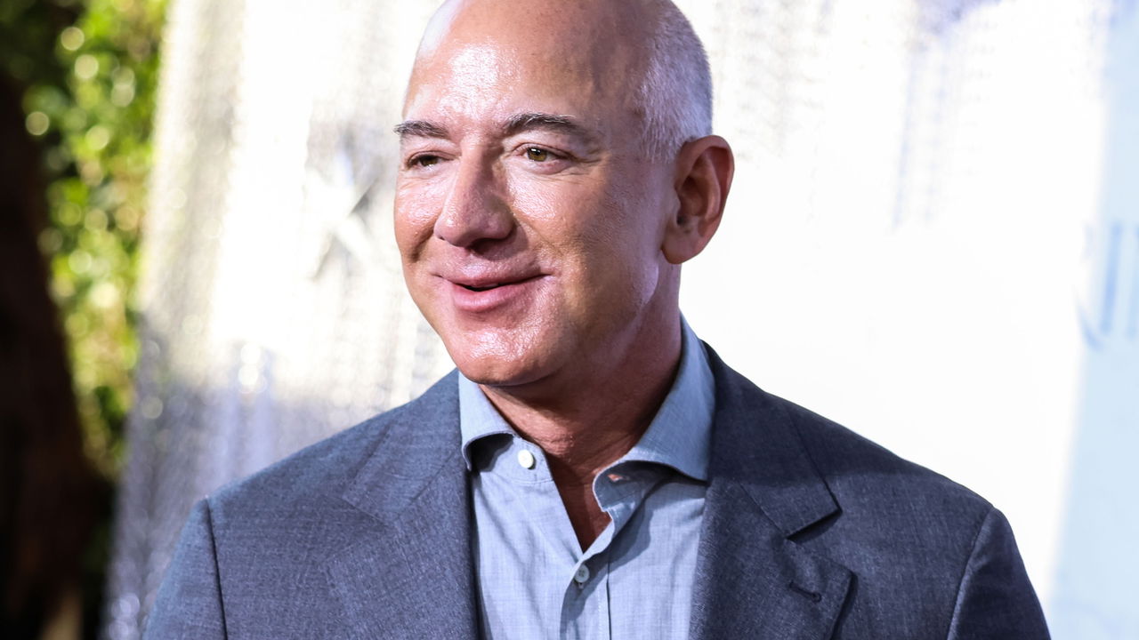 De Livre Mercado à Liderança Global: A Trajetória de Jeff Bezos e Sua ...