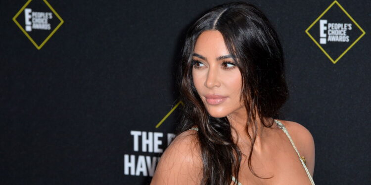 De estrela de reality show a uma das mulheres mais ricas do mundo: a ascensão de Kim Kardashian!