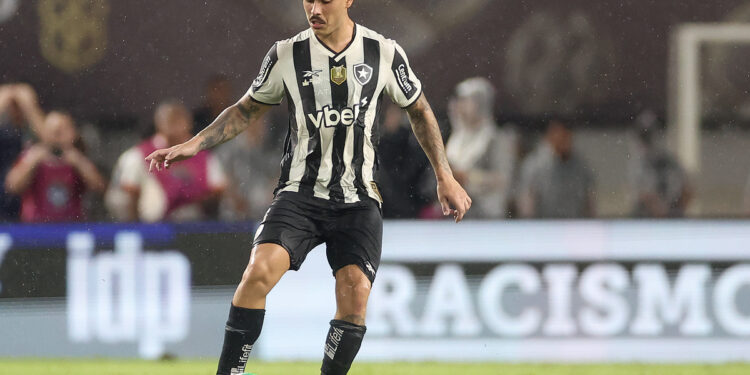 Após vice da Supercopa, zagueiro troca o Botafogo pelo Vitória
