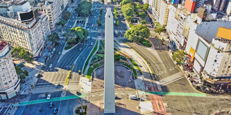 Conheça a cidade que se tornou destino de férias de muitos brasileiros