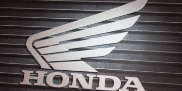 Honda lança nova moto que custa R$ 7,2 mil e faz quase 50 km/l!