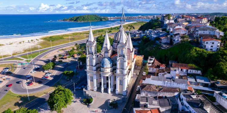 Faça uma viagem de avião para a Bahia com apenas R$ 500