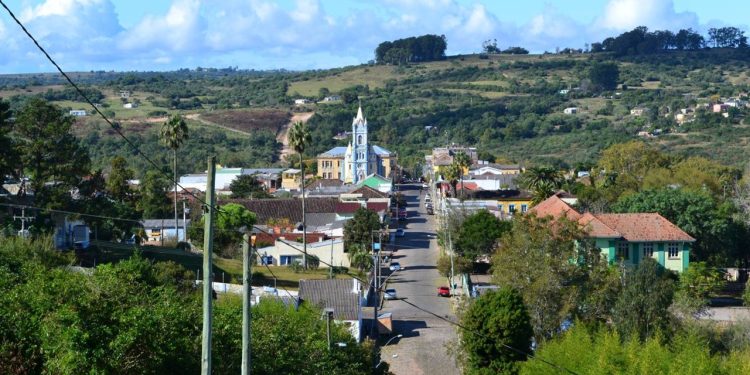 Cidade do interior de Minas Gerais impressiona com qualidade de vida e educação