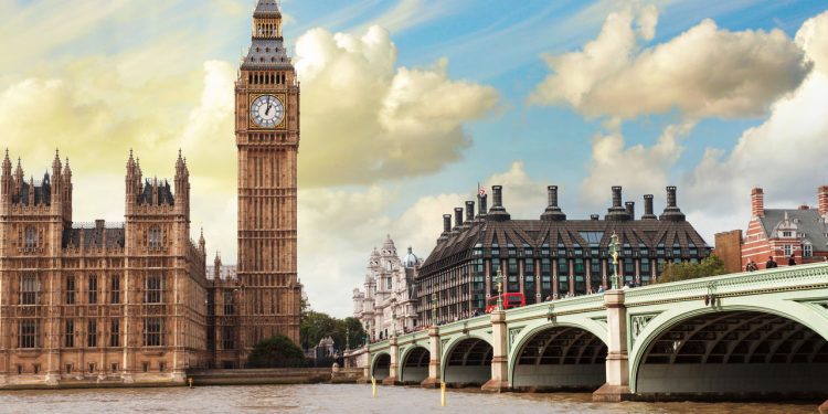 Uma boa opção! Viagem de ida e volta com passagens aéreas por R$ 4 mil para Londres!