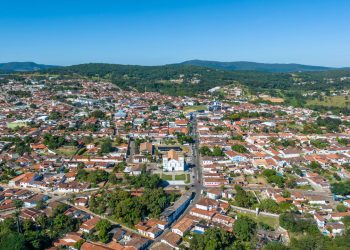 Cidade no interior de Minas Gerais impressiona com economia e educação