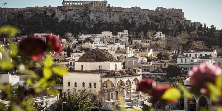 A cidade de Atenas está chamando todos os brasileiros com passagens ida e volta!