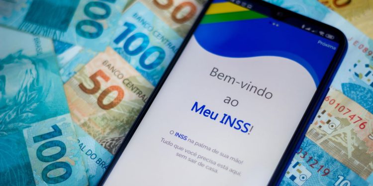 33 milhões de beneficiários do INSS esperam pela primeira parcela do 13º salário!