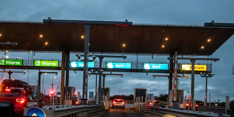 Milhares de motoristas estão sendo multados por novo pedágio