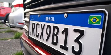 Nova lei da placa Mercosul está em vigor e afetando motoristas brasileiros