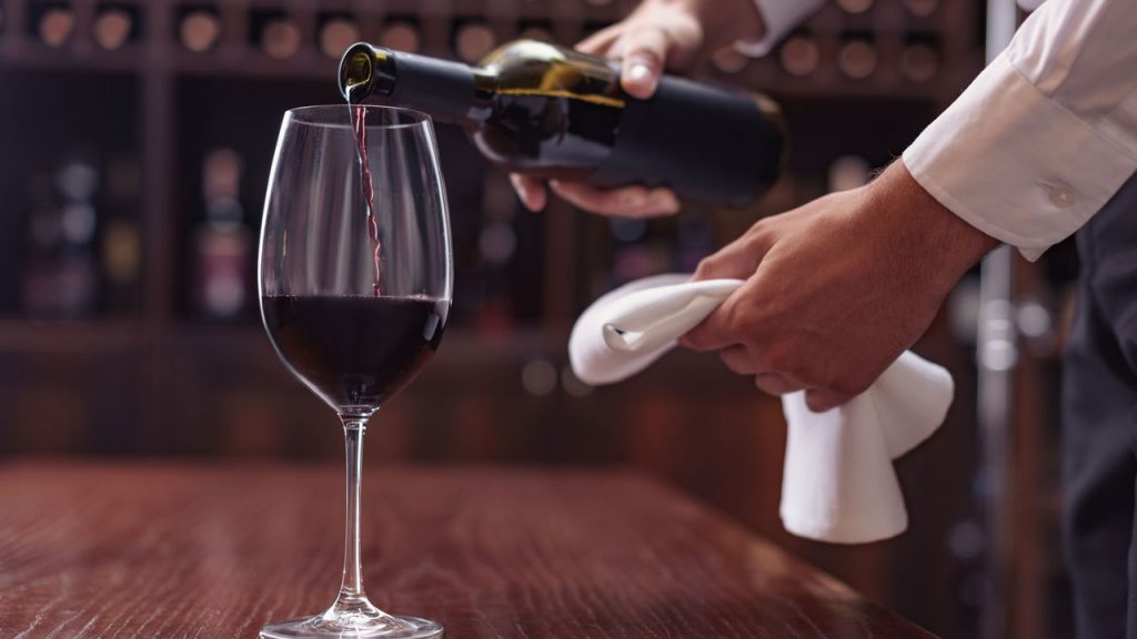 Vinho mais caro do mundo custa mais de R$ 3 milhões e foi produzido em 1945