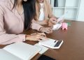 Como a comparação social atrapalha sua vida financeira