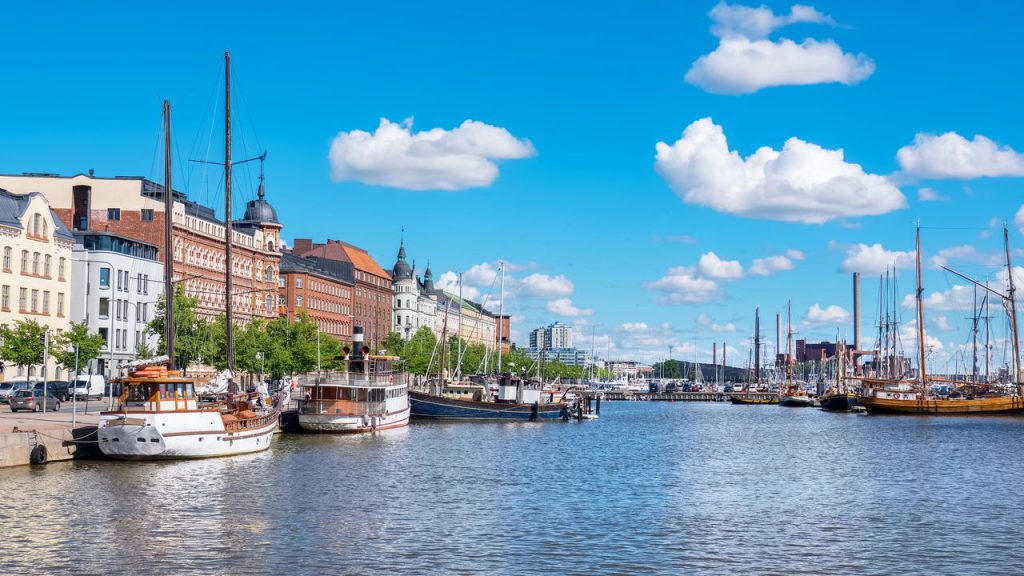 Helsinque fica na Finlândia e te convida para uma viagem ida e volta!