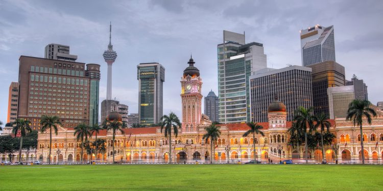 Malásia fica no sudeste e tem passagens aéreas ida e volta por menos de R$ 6 mil!