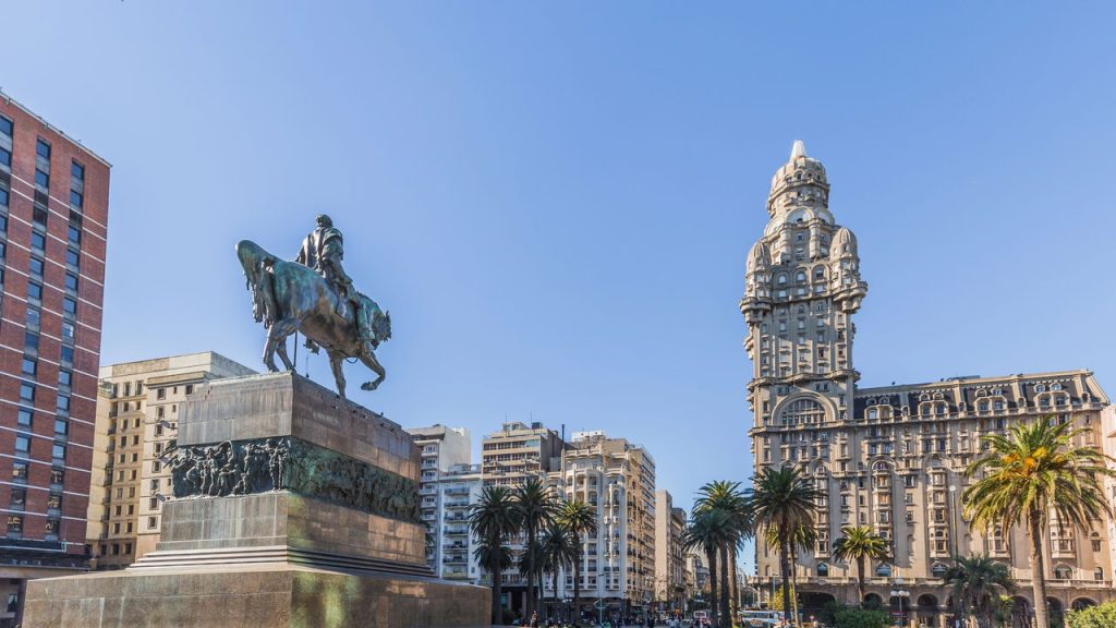 Montevidéu é o destino que você não conhece, mas vai adorar conhecer por menos de R$ 2.000