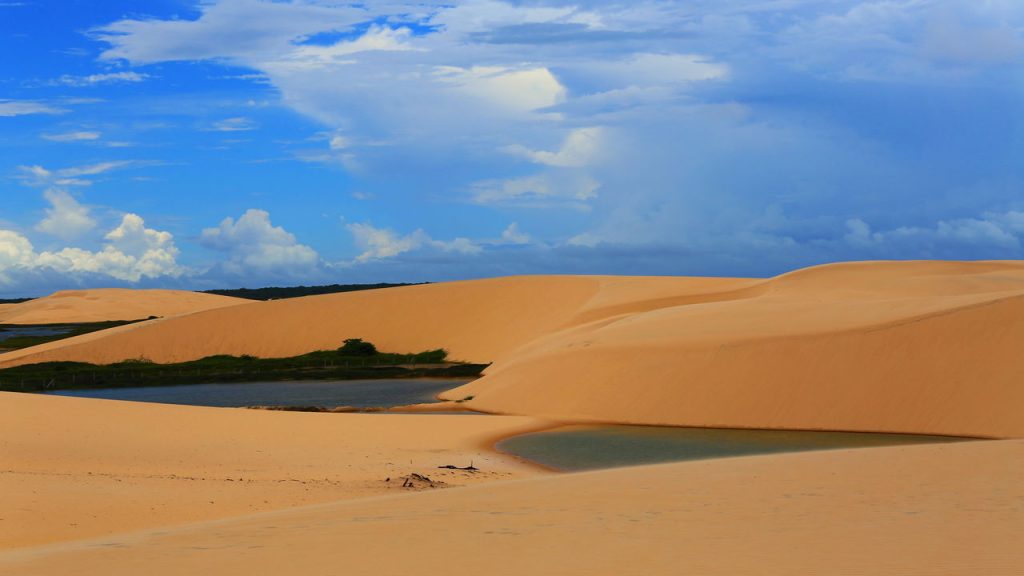 Essa cidade no litoral atrai visitantes de todo o Brasil com suas belezas naturais