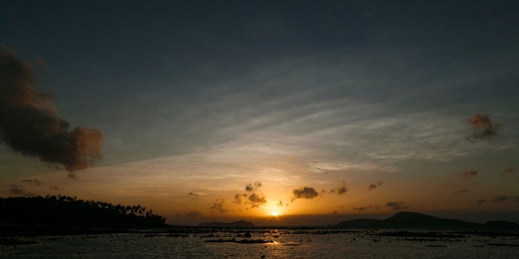 Pequena ilha escondida está com passagens aéreas ida e volta a um preço surpreendente