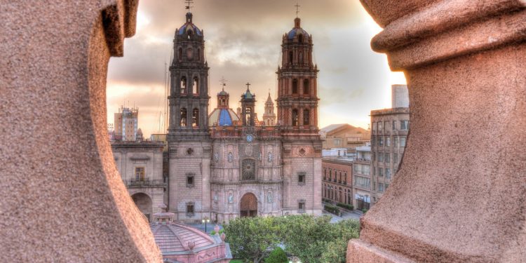 Cidade de prata recebe visitantes com passagens aéreas ida e volta!