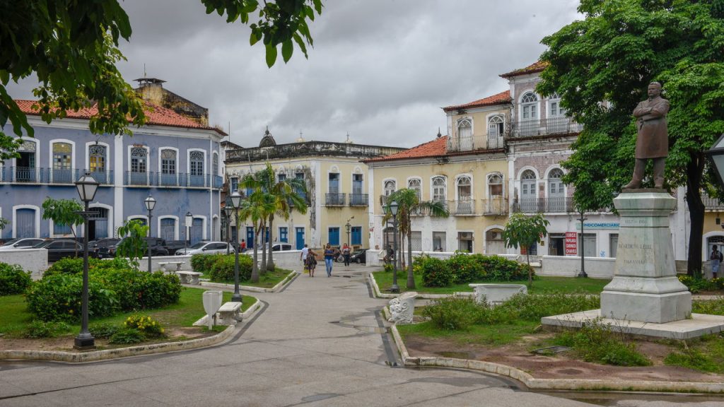 Essa cidade impressiona os visitantes com sua cultura vibrante e belezas naturais