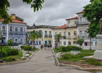 Essa cidade impressiona os visitantes com sua cultura vibrante e belezas naturais