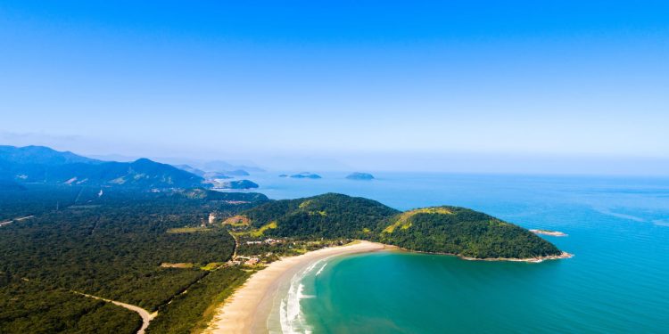 Fundada em 1636, São Sebastião é a cidade mais antiga do Litoral Norte de SP, unindo o maior porto de petróleo às praias mais desejadas do estado