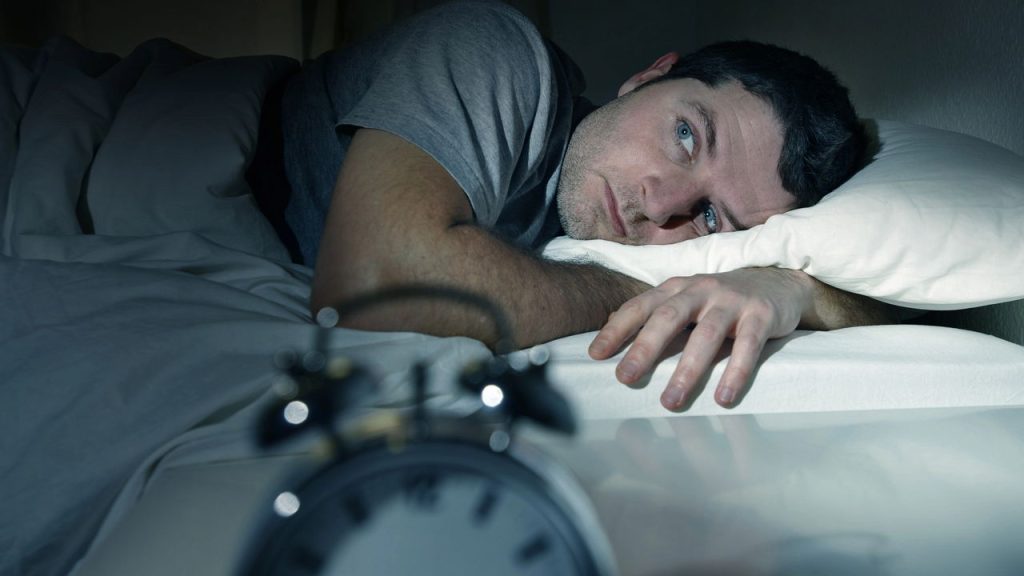 Quem fica sem dormir direito pode sofrer com estes efeitos durante o dia