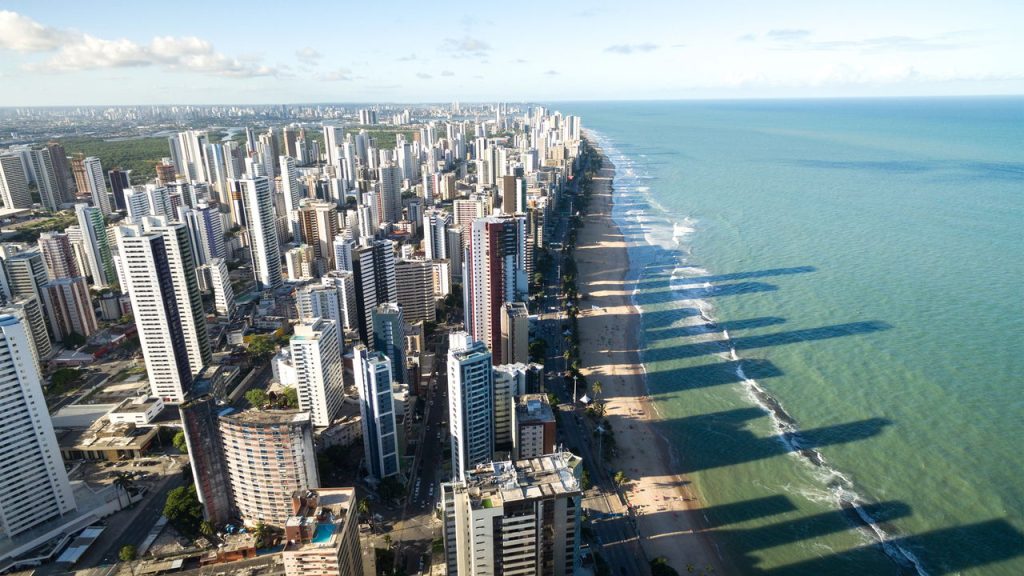 Fortaleza e Miami oferecem experiências únicas para quem ama calor e cultura