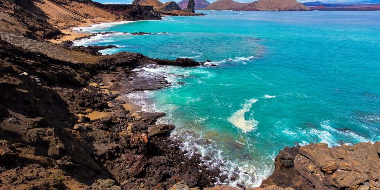 Um refúgio em um arquipélago vulcânico com passagens ida e volta por R$ 4 mil!