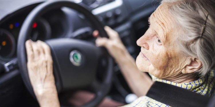 Idosos podem economizar na compra de carros com nova medida do governo