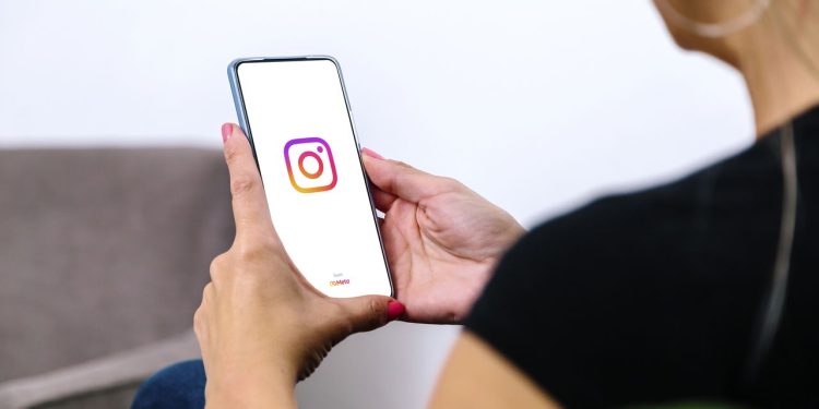 Instagram deleta vídeo e levanta suspeitas sobre influência das emissoras