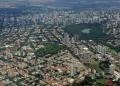 Todos estão arrumando as malas para irem à cidade que tem baixo preços nos mercados