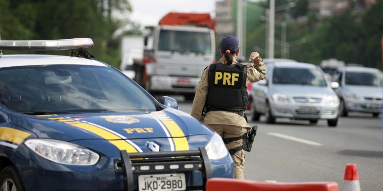 Milhares de brasileiros são alvos do 'golpe da PRF' e podem perder a CNH