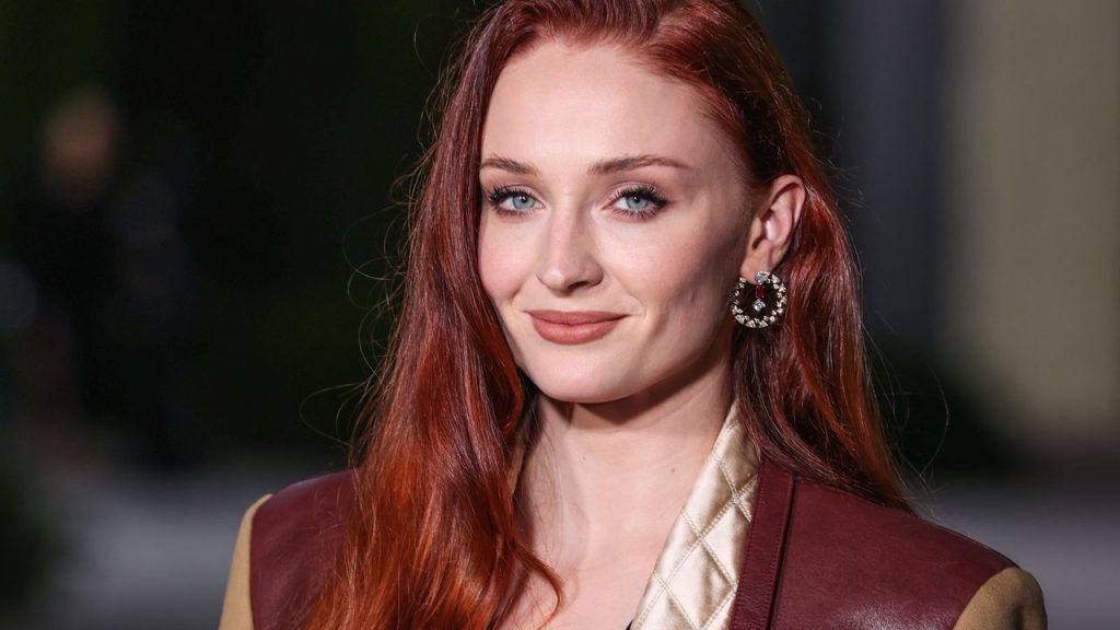 A cortina caiu Sophie Turner mostrou sua força de Sansa Stark ao sucesso global!