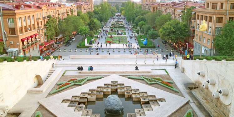 Brasileiros estão animados para explorar Yerevan com passagens ida e volta