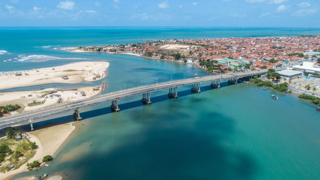 Com quase 300 anos de história e praias famosas, a cidade de Fortaleza tornou-se um dos destinos mais vibrantes e procurados de todo o Brasil