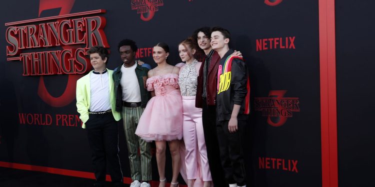 O segredo do elenco de Stranger Things, a série que se tornou um fenômeno cultural