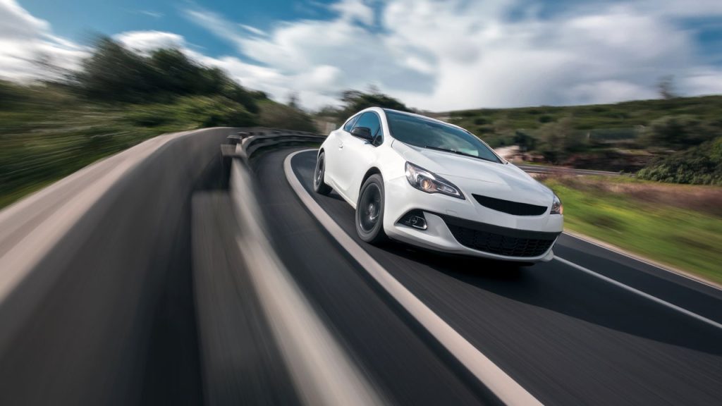 Lei do Farol traz regra que todo motorista precisa conhecer