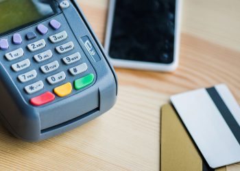Antes de passar o seu cartão você tem que saber disso