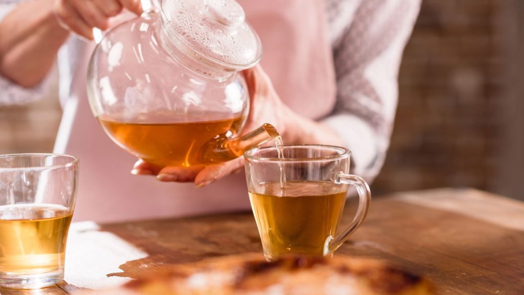 2 bebidas naturais que custam só R$ 0,80 e podem aliviar suas dores e o estômago